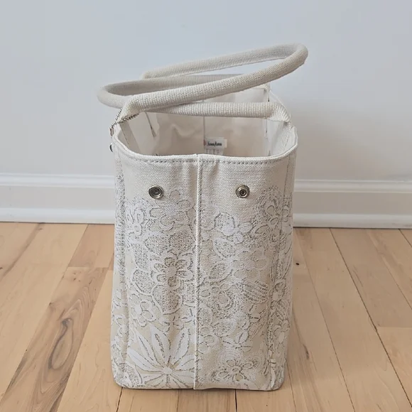 Elegant Cream Floral Tote Bag - Picture 3 of 12